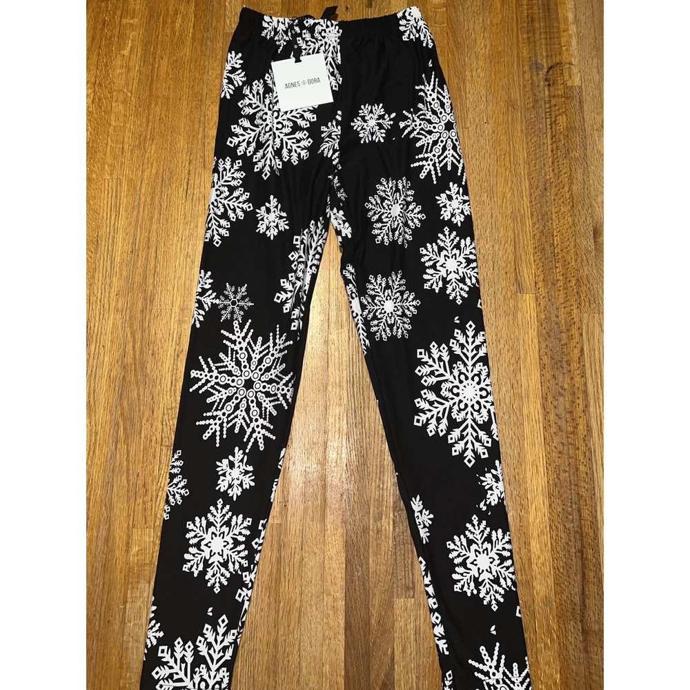 NWT Agnes & Dora Adult XS Black & White Let it Snow Flake Pattern (1179) Legging